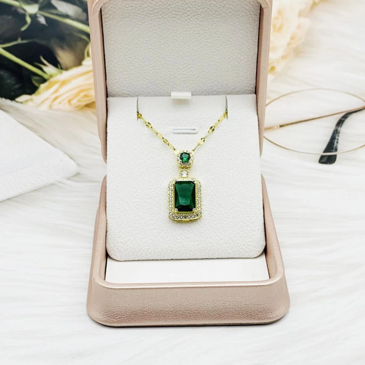 Golden squre green Nacklace Elegant Clavicle chain for women